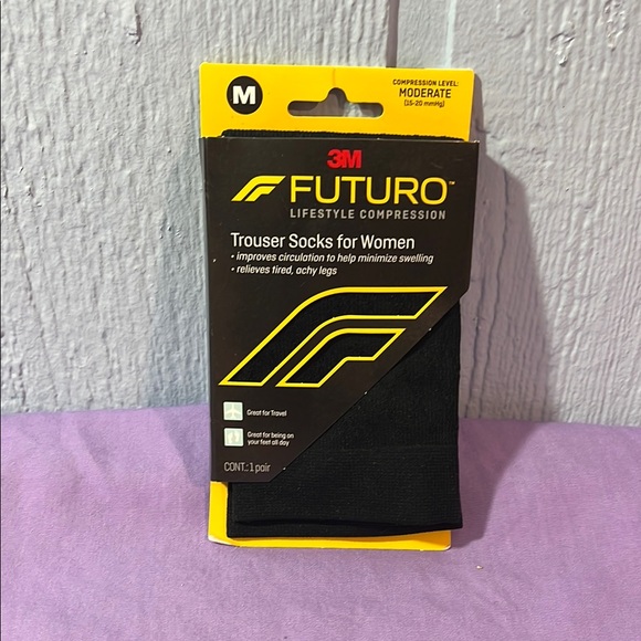 3M FUTURO Graduated Compression Socks - Picture 1 of 2
